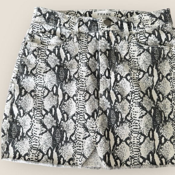 FRAME | Snake Print Mini Skirt | Size 26 - Picture 3 of 7